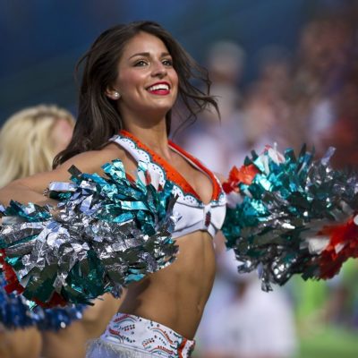 cheerleaders-654359_1280 cheerleaders-654359_1280