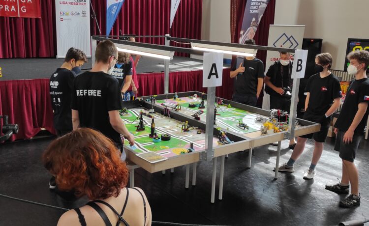   Dům dětí a mládeže hledá mladé techniky se zájmem o konstruování a programování LEGO robotů. V právě zahájeném školním roce se mezi dalšími nově otevřenými zájmovými útvary objevil kroužek, ve kterém se budou jeho účastníci připravovat na svou účast v mezinárodní robotické soutěži FIRST LEGO League. Konkrétně se jedná o její soutěžní kategorii nazvanou […]